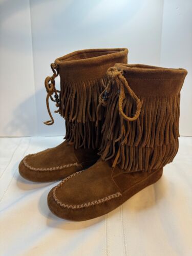 Minnetonka Moccasins women’s 2 layer fringed size 8 upper leather