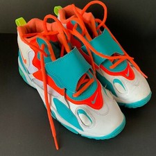 Nike Air -- Boys Basketball Shoes Sneakers --- Size 6Y ---- Model B09632-101