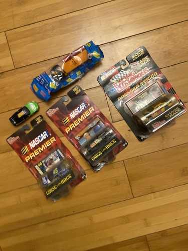 Racing Champions NASCAR Chase The Race #22, #26, #48 Diecast 1:64 4 Loy + Extras - Picture 2 of 17