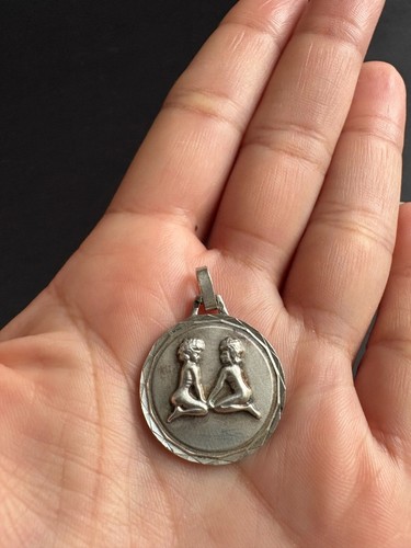 Vintage Silver Zodiac Constellation Pendant Sign of Gemini Twins Medal Pendant - Picture 5 of 7