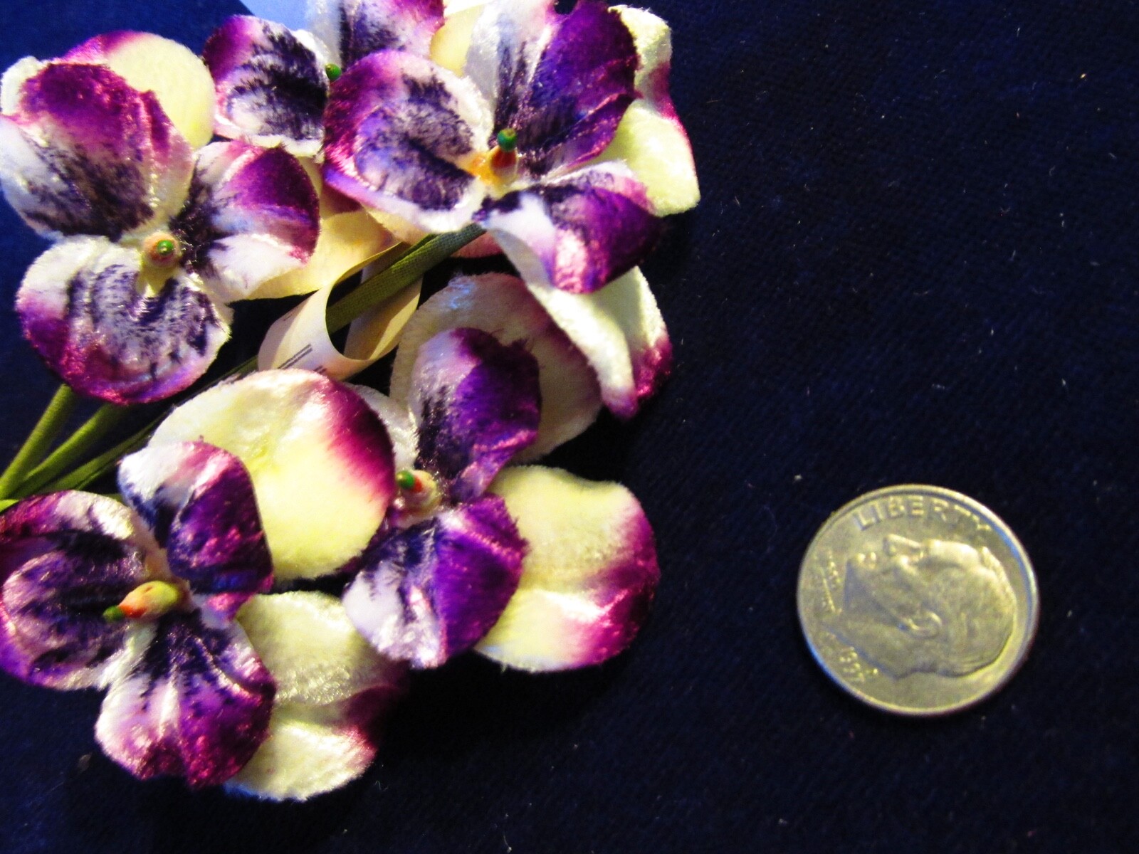 Vintage Millinery Flower 1 1/2" Velvet Pansy 5pc Bunch Purple Ivory Czech Y311 - Picture 4 of 6