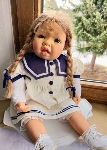 Götz Künstlerpuppe Hilka 54 cm Puppe CARLOS 1995 Carin Lossnitzer Sabber Baby - Bild 18 von 24