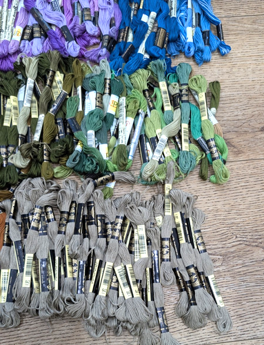 Huge Lot of 700 Embroidery Floss Skeins Cross Stitch Thread Mixed Brands DMC j&p - Picture 13 of 19