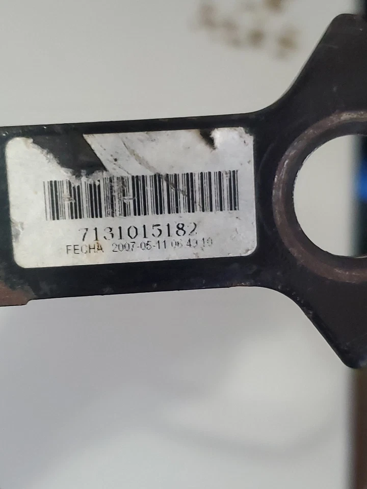 2010 Ford Fusion Sedan Front Right Seat Belt Buckle OEM 2025776 — 第 3/4 张图片