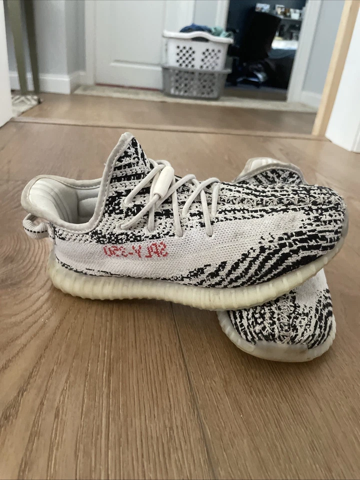 Tenis Adidas Yeezy Boost 350 V2 Zebra Primeknit Foto 3 de 4