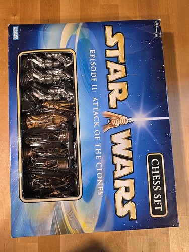 Star Wars Episode II: Attack of the Clones Chess Set - Complete! (Box Damage) - Picture 7 of 13