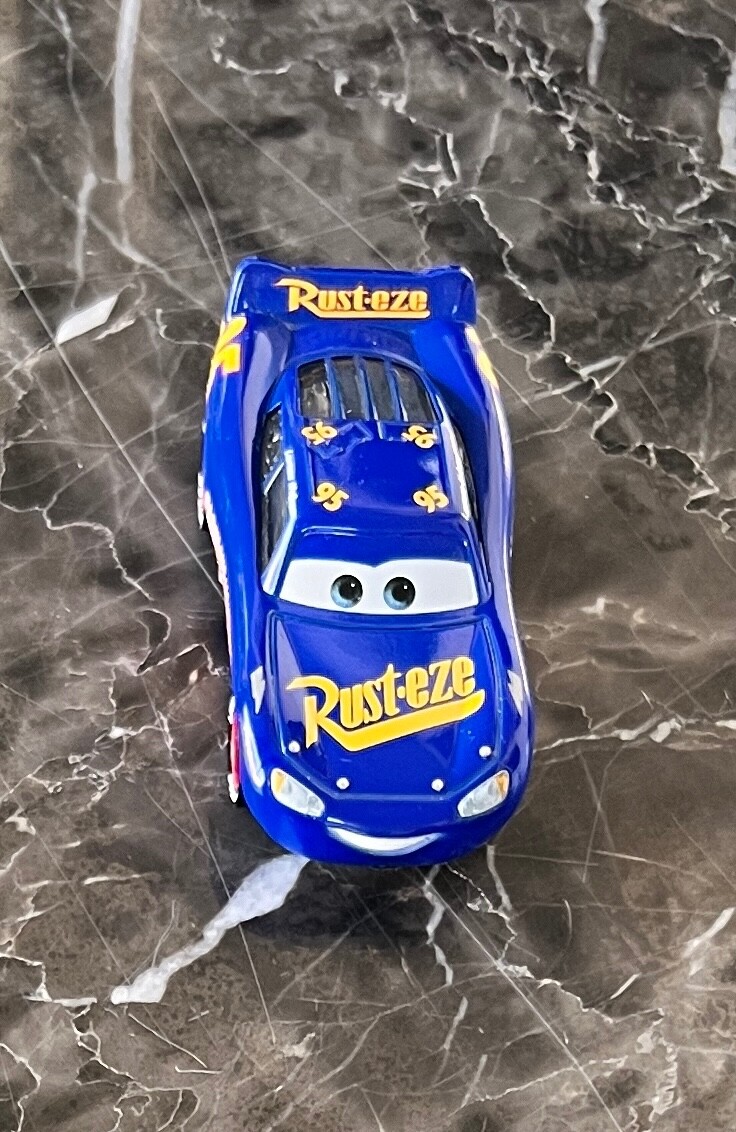 Fabulous Lightning McQueen ミニカー ケース付き Disney Pixar Cars 1/24 Fabulous Lightning McQueen w/ Tire