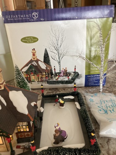 Dept 56 Dickens Village London Skating Club #58700 Old Stock Complete w/Box