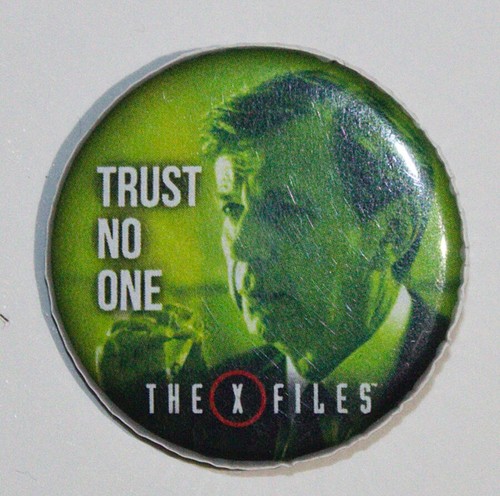 The X-Files Serie de TV Botones de Metal Surtido de 13 Ata-Boy ELIGES BOTÓN - Imagen 10 de 14