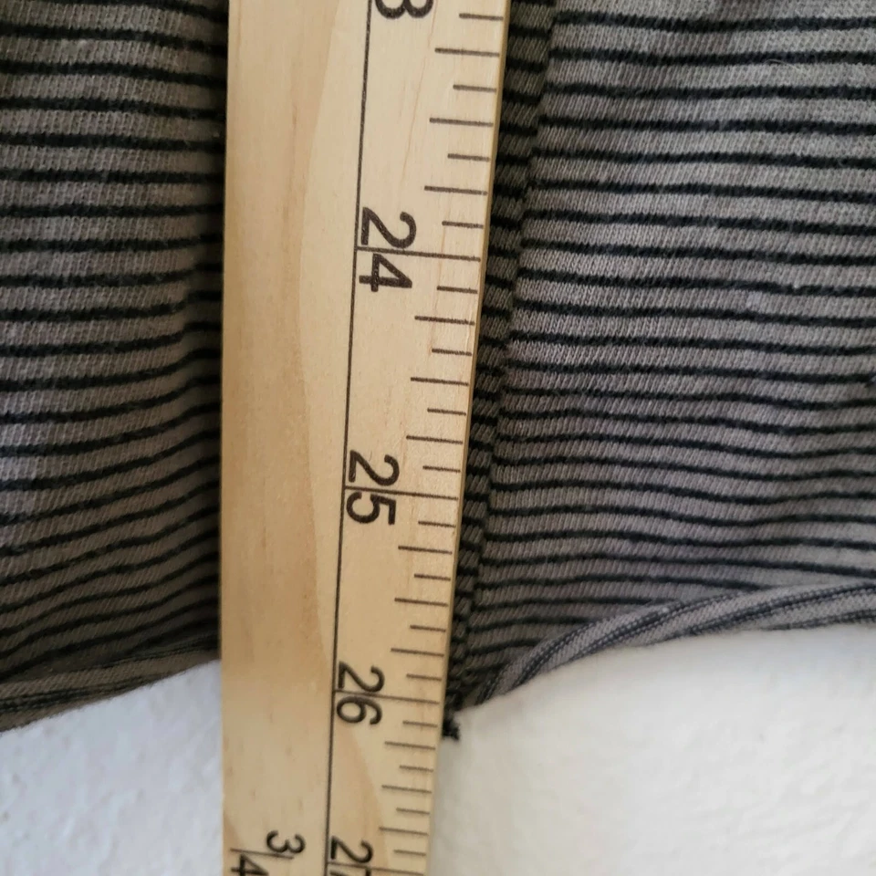 Camiseta Divided H&M para mujer talla S agujeros verdes acampanada elástica manga puño a rayas Foto 4 de 4