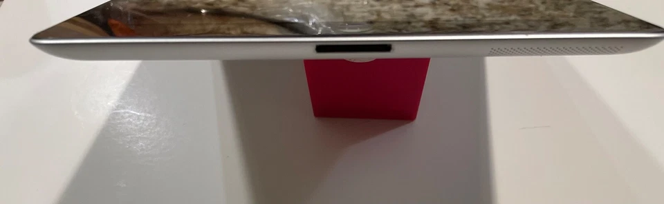 Apple iPad 2 16GB, Wi-Fi + Cellular (Unlocked), A1396, 9.7in - Black - Image 2 of 4