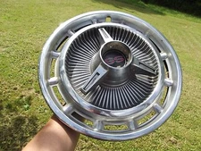 65 66 Chevy Spinner Hubcaps Impala Chevelle II Nova SS Camaro incl 67 & 68 OEM 4