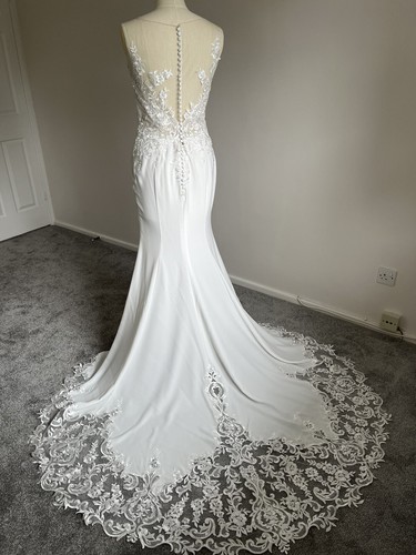 UK size 14 Wedding dress, Unaltered - Picture 13 of 20