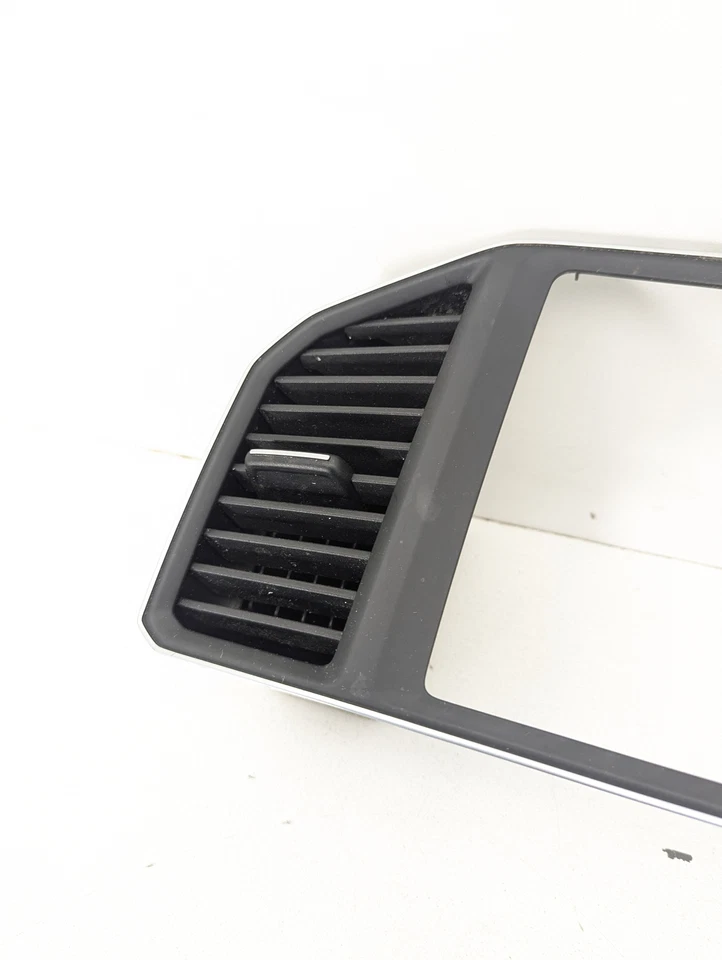 2018-2019 VOLKSWAGEN ATLAS DASH CENTER INNER AIR VENT GRILLE OEM - Imagem 3 de 4