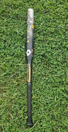 Demarini Vendetta Rails VCF11 Composite 33 In 21 Oz 2 1/4” Softball Bat - Picture 2 of 15