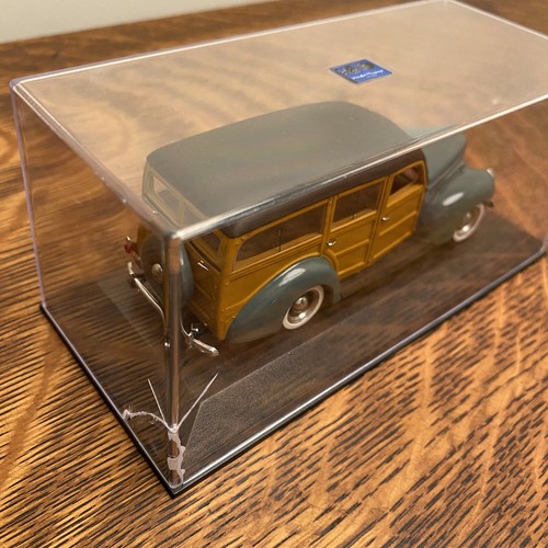 Minichamps 1940 Ford De Luxe 100 Years of Ford Collection 1:43 - Picture 11 of 12