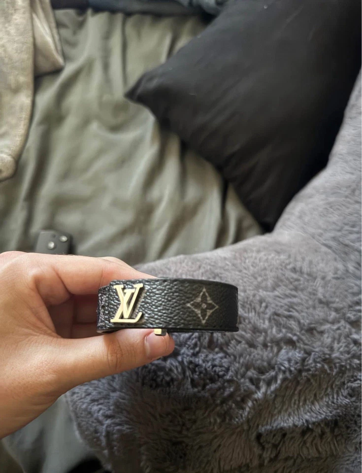 Pulseira de couro dourada Louis Vuitton com logotipo original - Imagem 2 de 3