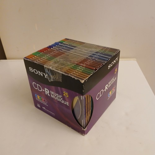 Sony CD-R 25 Pack Color Collection Music Slim JEWEL Cases 80 Minutes - Picture 2 of 3