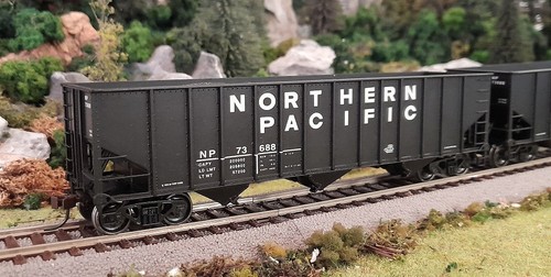 * 1/87 HO * Bachmann * 100 Ton Northern Pacific 3 Bay Hopper NP 73688 * 18735 * - Bild 1 von 11