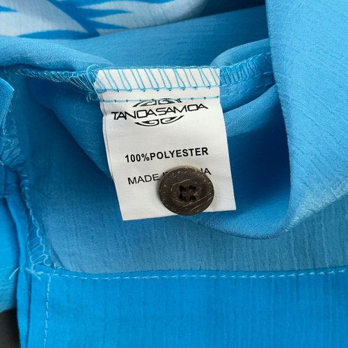 Camicia Tanoa Samoa uomo piccola blu polinesiana Aloha con bottoni design tribale nuova con etichetta - Foto 7 di 13