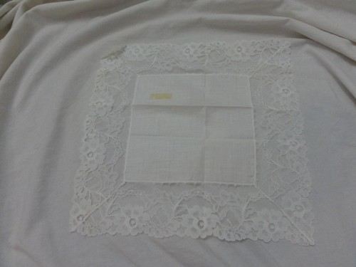 Lot of 4 ~ Vintage Handkerchief ~ Hankie ~ Hanky ~ Lace ~ Scallop Edge - Picture 18 of 22