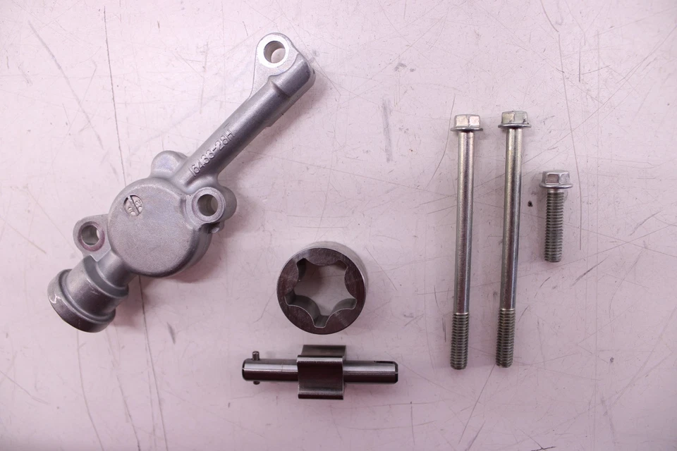 LOTE DE PEÇAS DE BOMBA DE ÓLEO DE MOTOR 22-24 SUZUKI RMZ450 FABRICANTE DE EQUIPAMENTO ORIGINAL  - Imagem 3 de 4