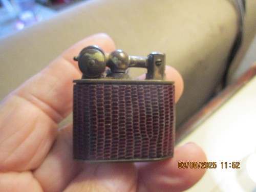 2)Ancien petit Briquet RIF LUX Décor (Simili ?) Cuir à recharger et sans marque - Picture 2 of 12