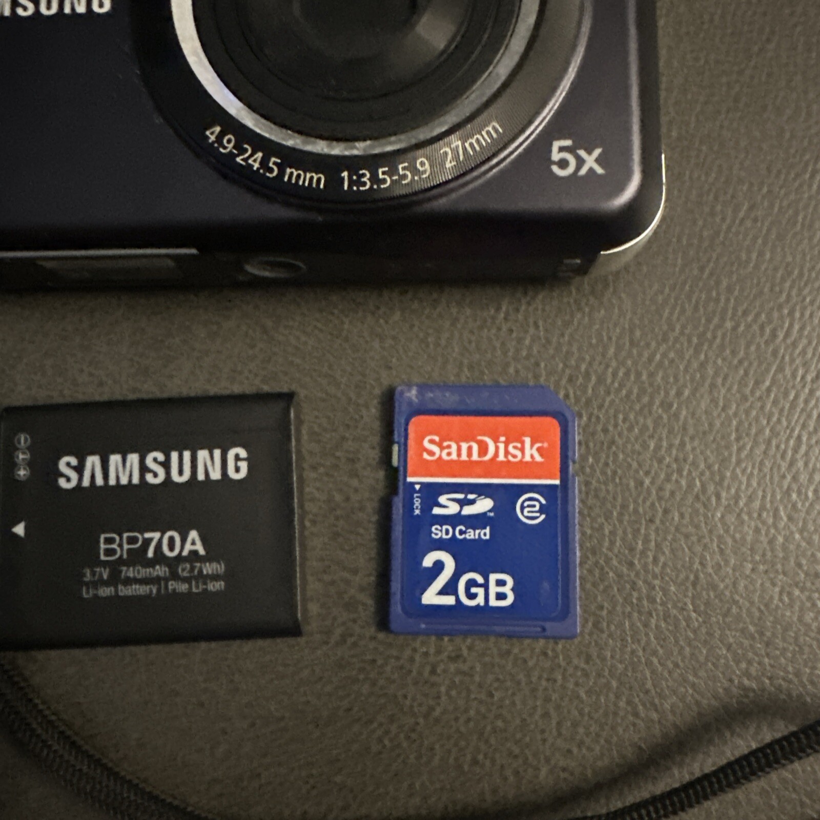 Samsung SL600 12.2MP Digital Camera (small LCD Pixel Damage on Left