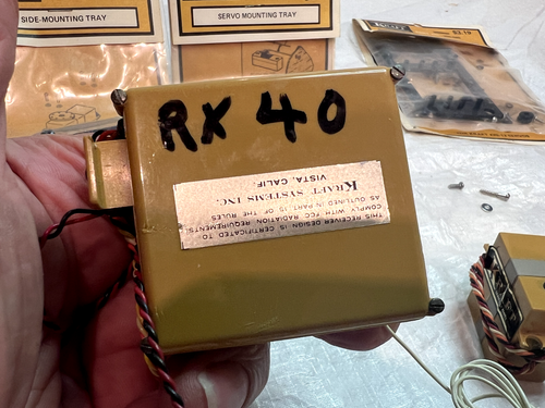 1976 KRAFT KPR-5C 5 CH WIDE BAND CH40 RECEIVER W/4 KPS-12 SERVOS & LOTS OF ACCYS - Picture 3 of 10