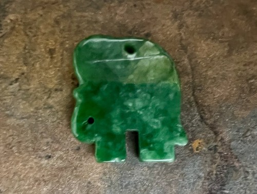 Lot of 3 Green Jade Pendants | Dragon, Elephant, and Bagua - Picture 5 of 12