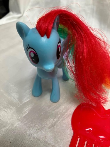 My Little Pony Rainbow Dash 3" pony with comb - Picture 3 of 8