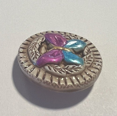 Bonito botón de vástago de piedra arte mariposa pintado púrpura y azul botón de cerámica de 1" - Imagen 5 de 6