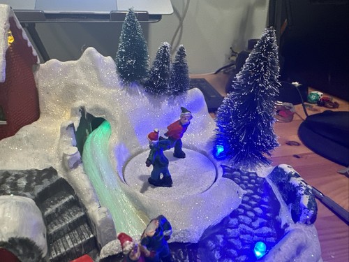 Vtg Avon Winter Wonderland Fiber Optic Village Music Lights Train 2011 3 AA - Picture 8 of 17