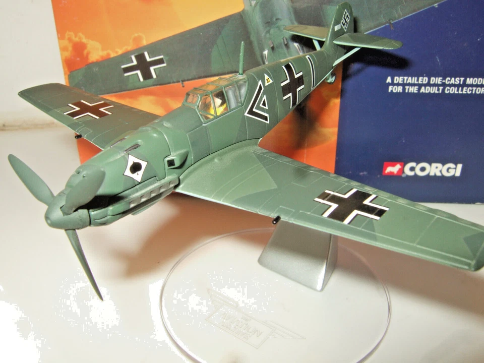 Corgi Aviation 49203 Werner Molders Messerschmitt 109E 7.JG51 in 1:72 Scale. - Изображение 2 из 4