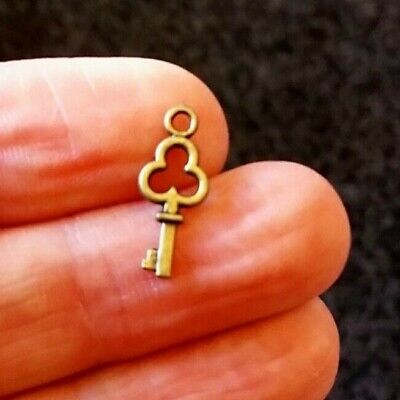 Bronze Heart Charm x 30 Alice in Wonderland.