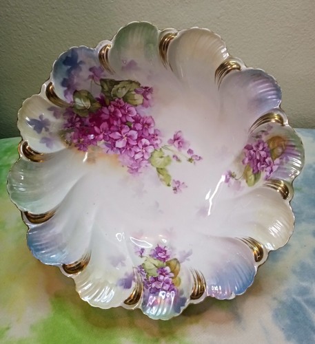 Antica ciotola armadio con piedi RS Prussia non marcata ~ bordo petalo oro floreale lilla 10" - Foto 1 di 11