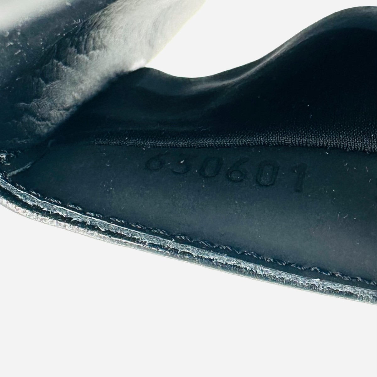 Gucci Men's Black Leather Top Rubber Sole Hawaii Logo