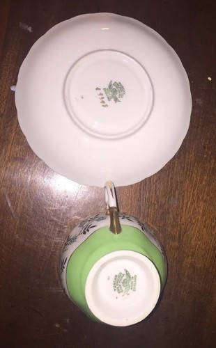 Tuscan Cup And Saucer Green And White Art Deco Design Gold Trim Bone China - Picture 4 of 5