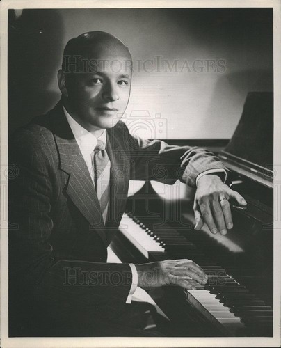 1956 Press Photo Edwin Biltcliffe Pianist Soloist - dfpb17591 - Picture 1 of 2