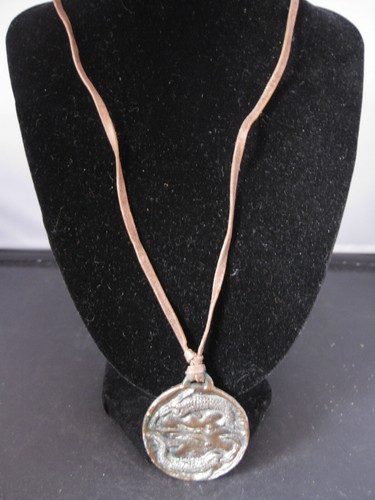 Vintage leather necklace with brass PISCES (20.2 - 21.3) pendant - Picture 2 of 7