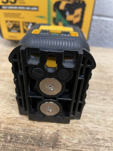 DEWALT Green Self-Leveling Cross Line Laser Level (DW08802CG) Tool-Only - Picture 3 of 8