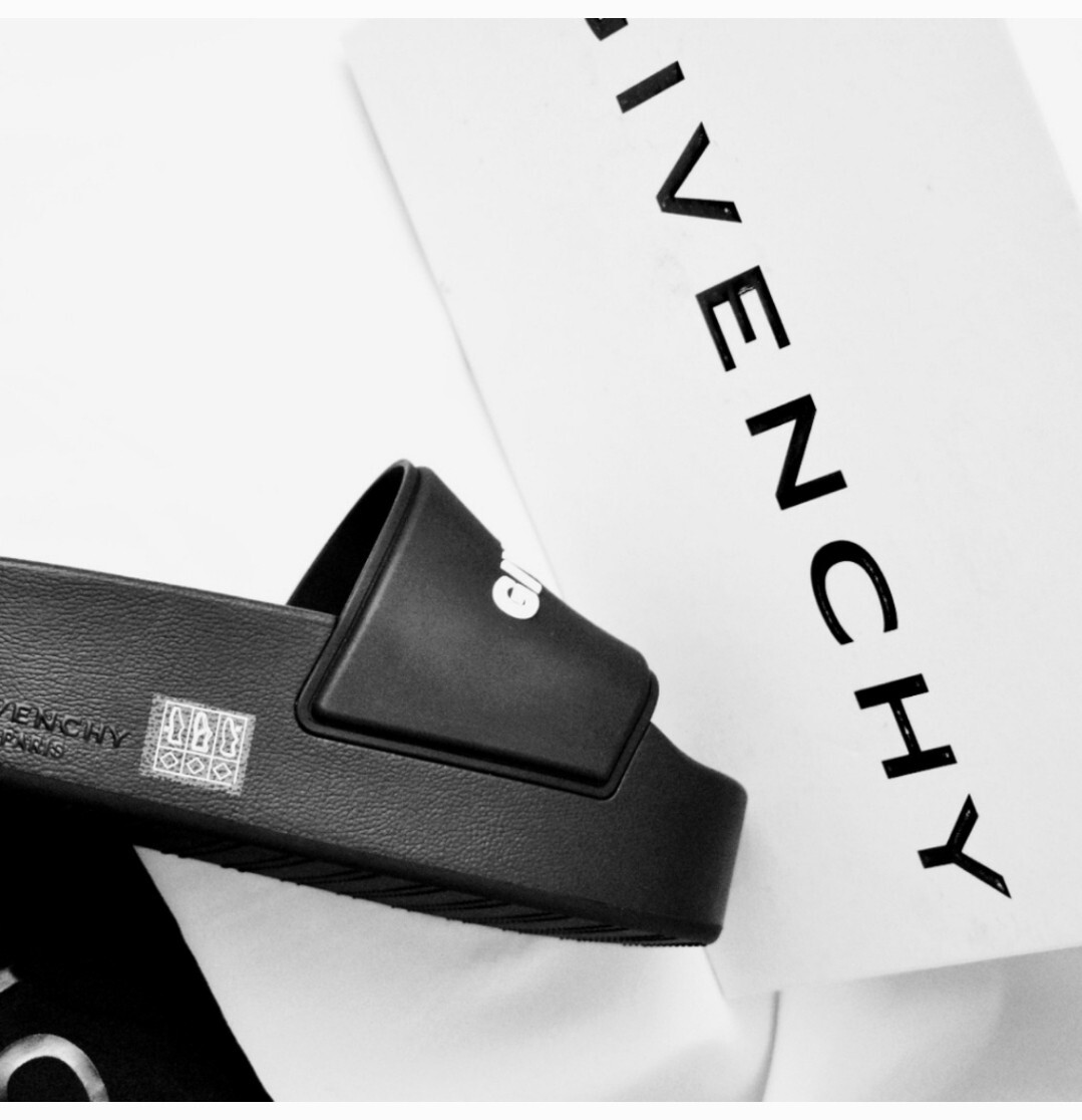 givenchy レザースタッズサンダル サイズ39 美品