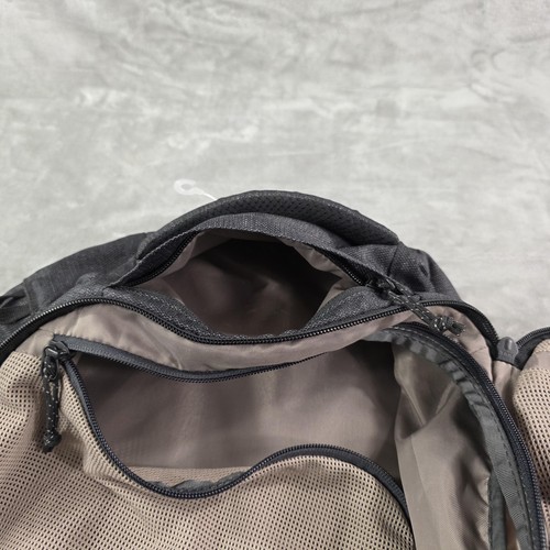 Mochila cooperativa REI mochila de viaje acolchada para computadora portátil lona gris oscuro señal 20L - Imagen 12 de 16