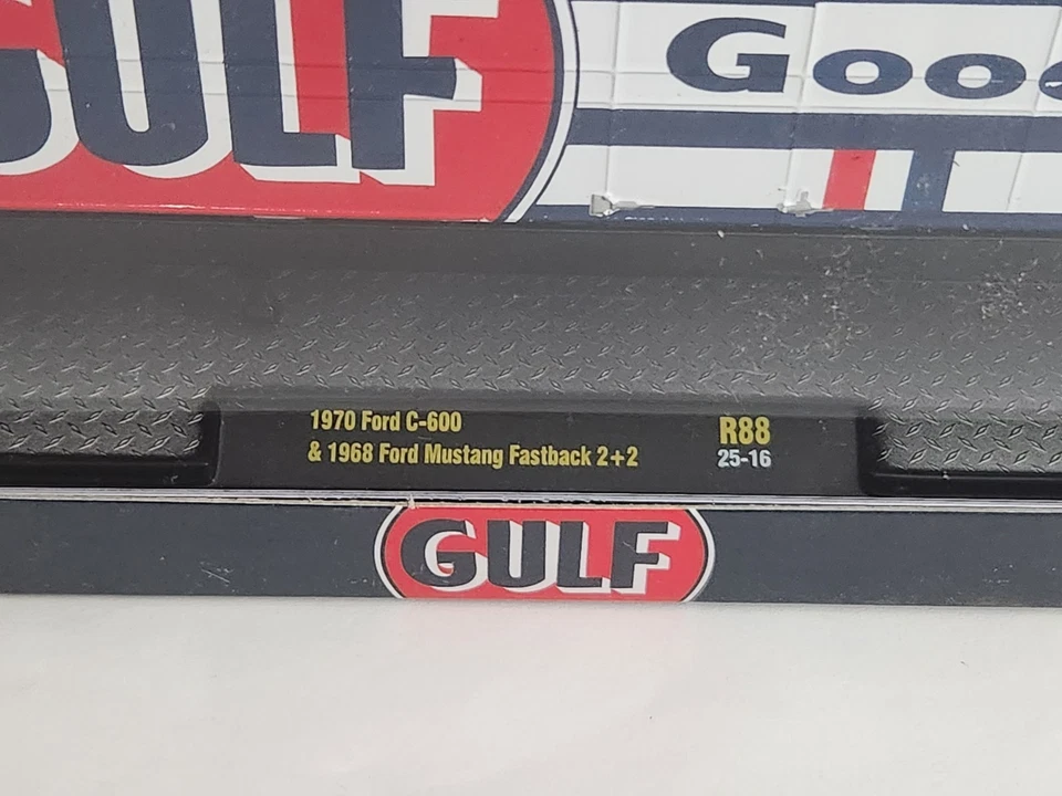 M2 MACHINES 70 Ford C-600 & 68 Ford Mustang Fastback 2+2 R88 Auto Haulers - Image 2 of 2