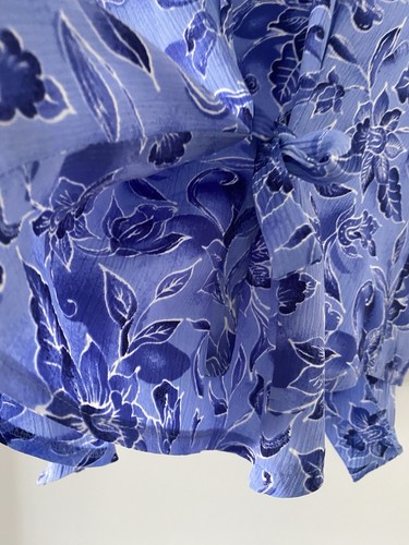Vintage M.T. designs blue button up floral blouse one size adjustable back - Foto 7 di 8