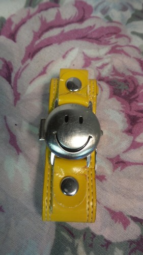 Vintage 70er Accutime Watch Co Quarz GELB Happy Face Klappdeckel NEUE BATTERIE - Bild 1 von 7