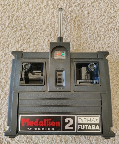 Juego de radio en caja Futaba Medallion 2 canales 27 MHz 1 x FP-R2GS 2 x servos FD33M - Imagen 3 de 15