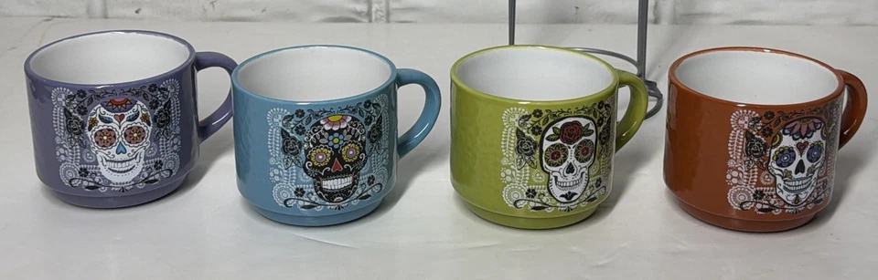 Prima Designs Día de Muertos Calaveras de Azúcar Tazas de Café Apiladas con Soporte de Metal Plateado Foto 2 de 4