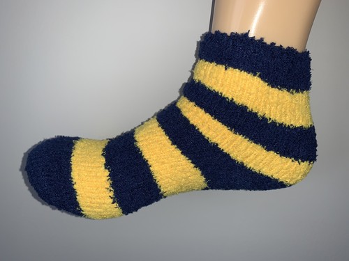 MICHIGAN WOLVERINES NCAA COLLEGE LOGO DAMEN STREIFEN KNÖCHEL FLAUSCHIGE SCHLAFSOCKEN - Bild 2 von 2