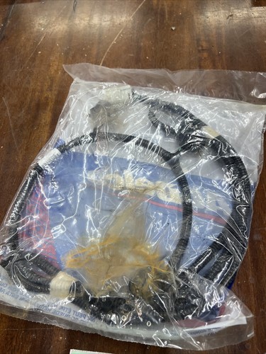 OEM NEW 16-19 Sierra Silverado Tail Light Lamp Socket and Wire Harness 23295977 - Picture 2 of 2